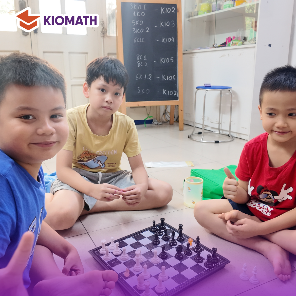 Truyền thống đẹp tại KioMath – Tinh thần thể thao cờ vua trước giờ học